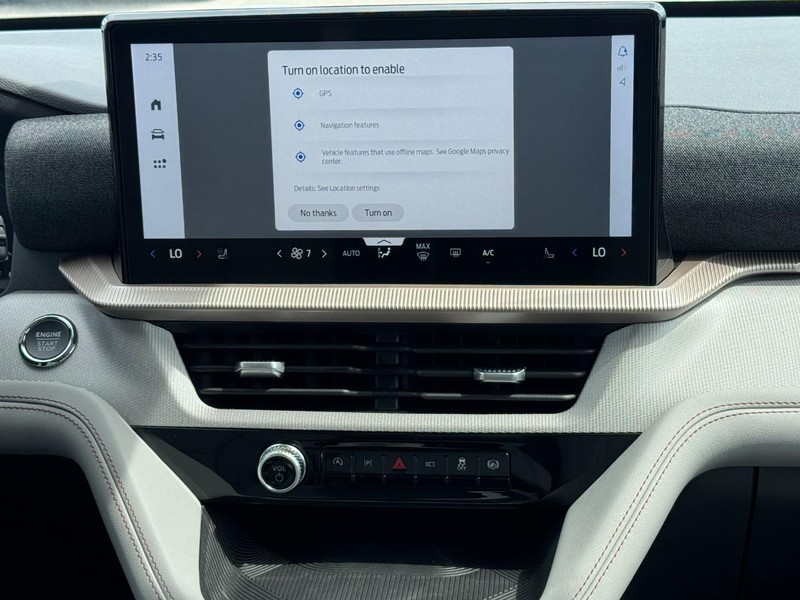 Ford Explorer Vehicle Full-screen Gallery Image 9