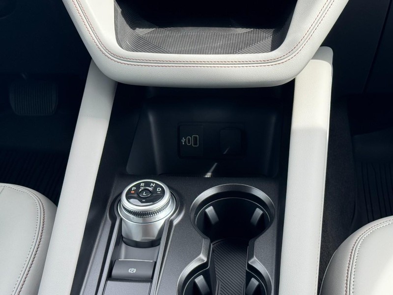 Ford Explorer Vehicle Full-screen Gallery Image 10