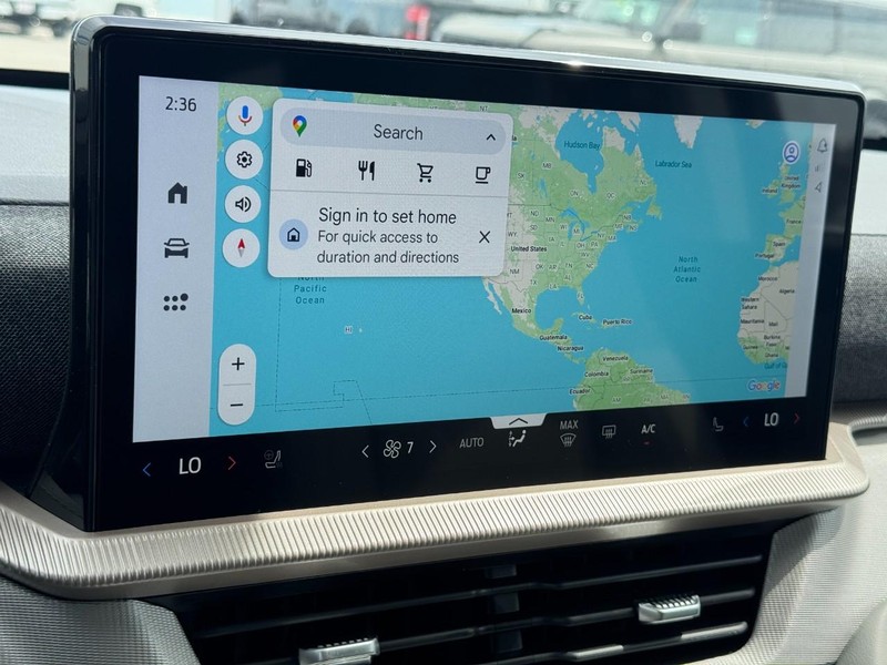Ford Explorer Vehicle Full-screen Gallery Image 14
