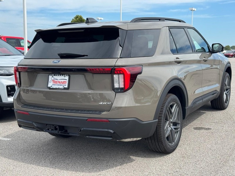 Ford Explorer Vehicle Image 03