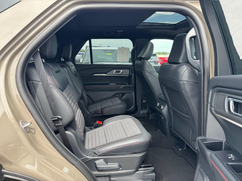 Ford Explorer Vehicle Image 05