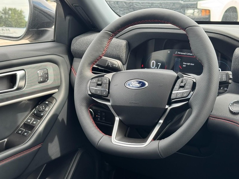 Ford Explorer Vehicle Image 08