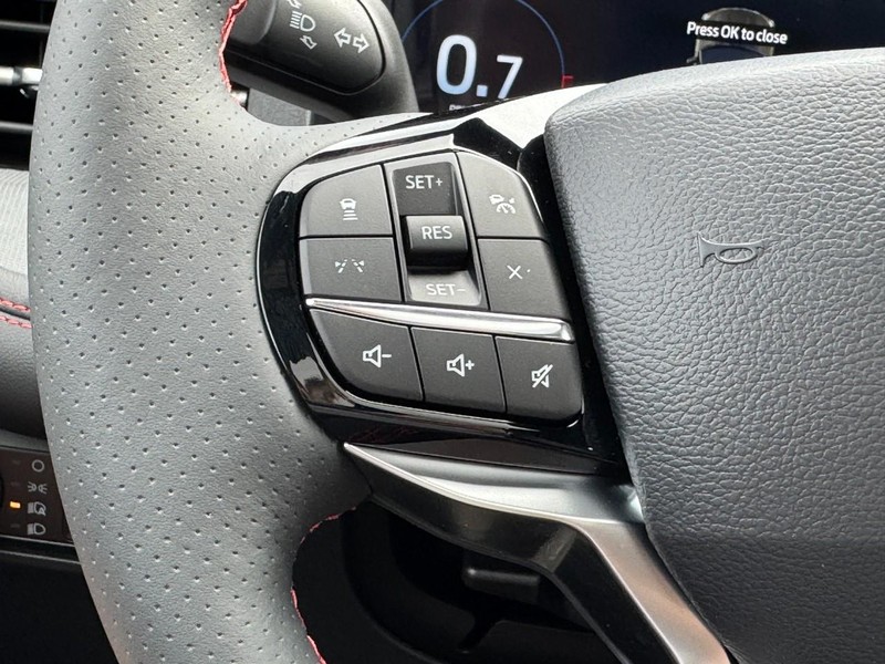 Ford Explorer Vehicle Image 12