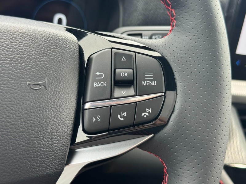 Ford Explorer Vehicle Image 13