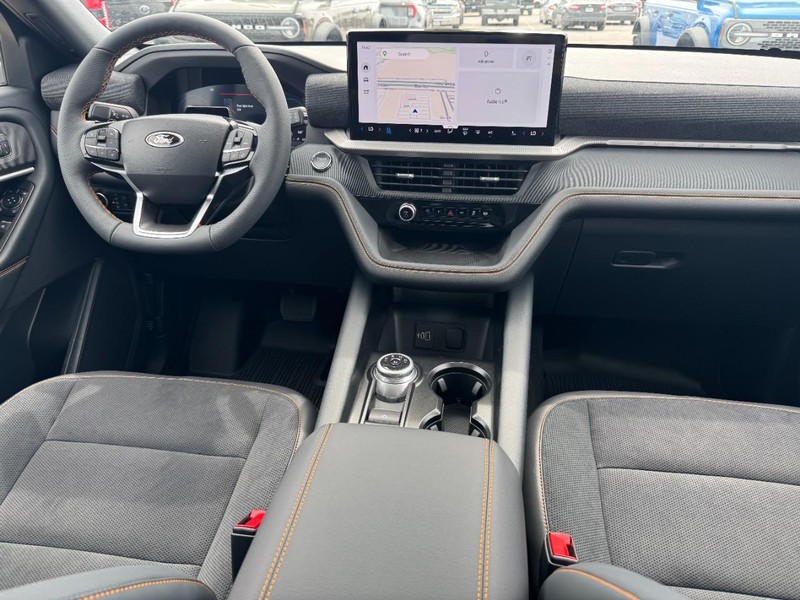 Ford Explorer Vehicle Full-screen Gallery Image 7