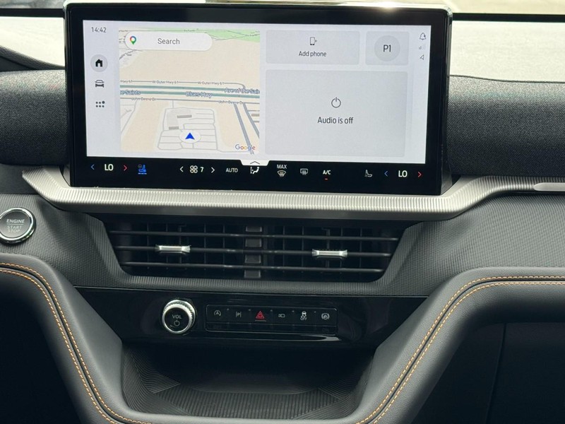 Ford Explorer Vehicle Full-screen Gallery Image 9