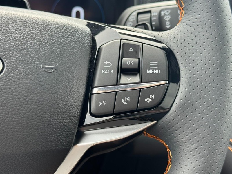 Ford Explorer Vehicle Full-screen Gallery Image 13