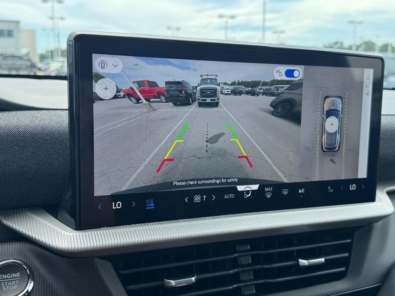 Ford Explorer Vehicle Full-screen Gallery Image 16