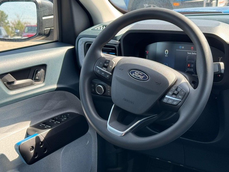 Ford Maverick Vehicle Full-screen Gallery Image 7