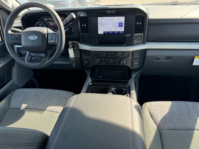 Ford Super Duty F-350 SRW Vehicle Image 06
