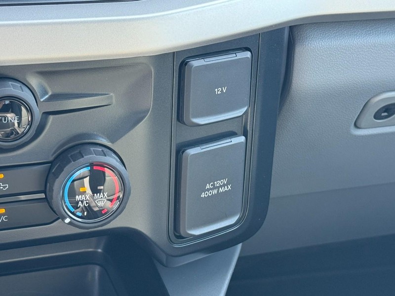 Ford Super Duty F-350 SRW Vehicle Full-screen Gallery Image 12
