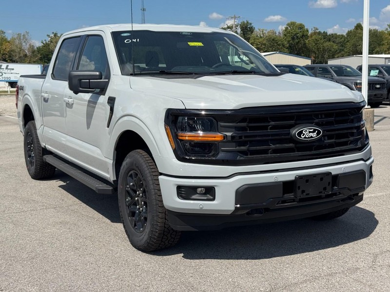 Ford F-150 Vehicle Full-screen Gallery Image 2