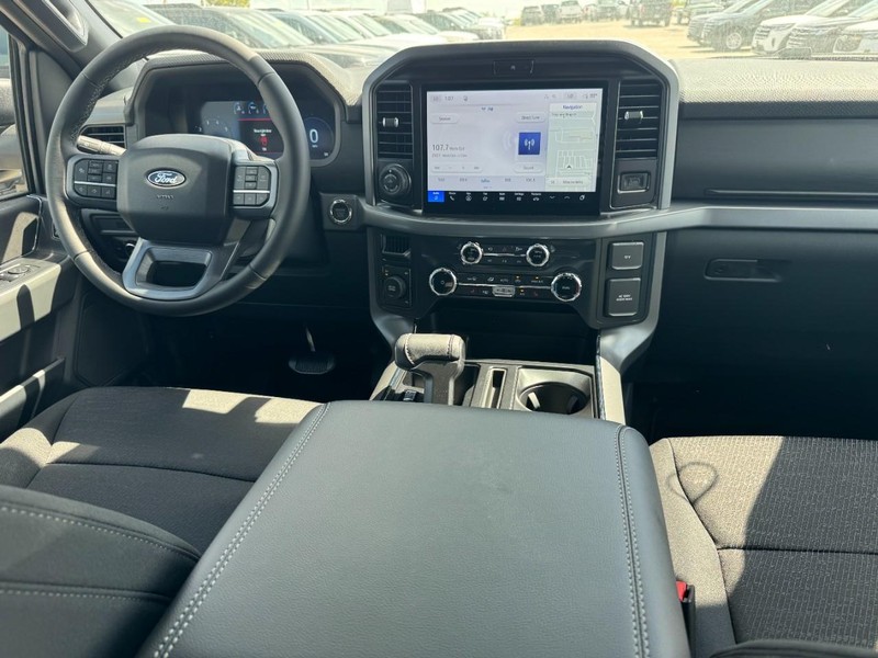 Ford F-150 Vehicle Full-screen Gallery Image 6