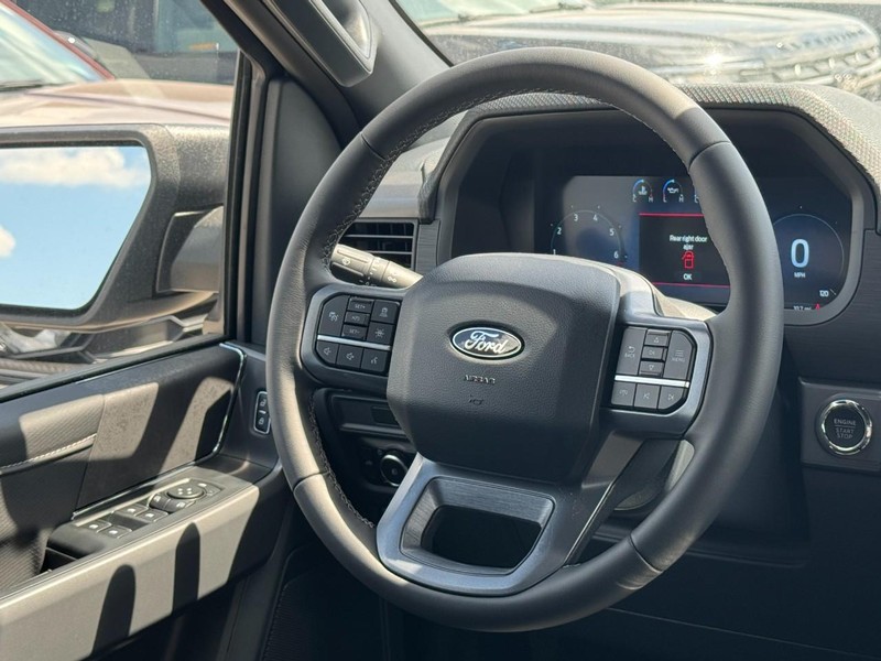 Ford F-150 Vehicle Full-screen Gallery Image 7