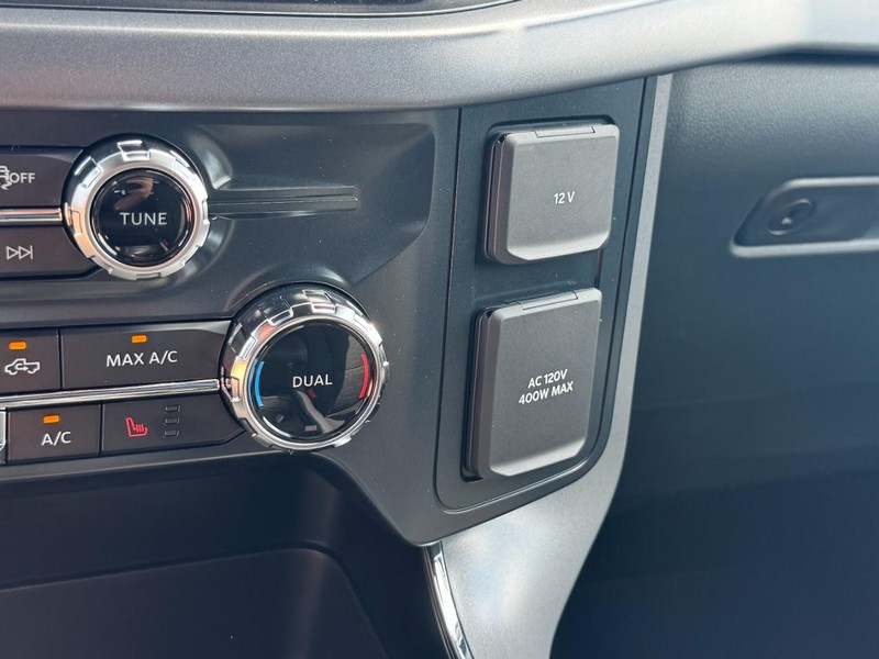 Ford F-150 Vehicle Full-screen Gallery Image 13