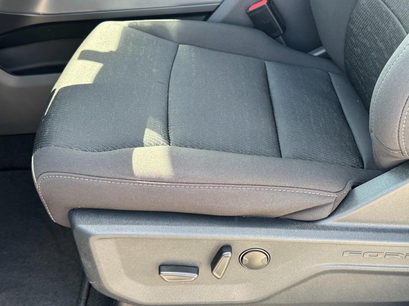 Ford F-150 Vehicle Full-screen Gallery Image 16