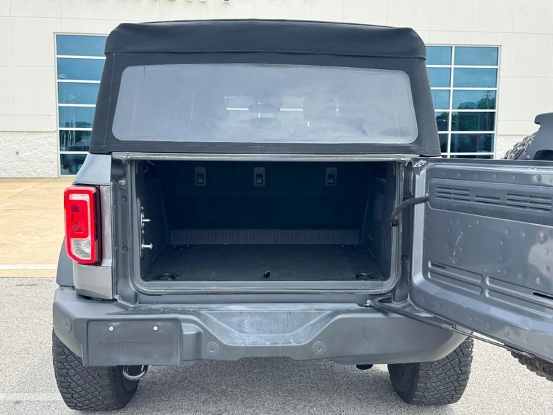 Ford Bronco Vehicle Full-screen Gallery Image 05