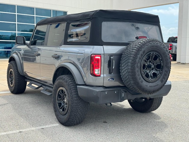 Ford Bronco Vehicle Full-screen Gallery Image 06