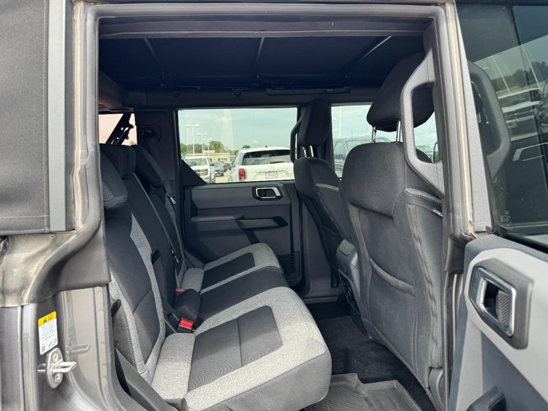 Ford Bronco Vehicle Full-screen Gallery Image 10