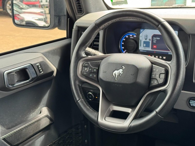 Ford Bronco Vehicle Full-screen Gallery Image 12