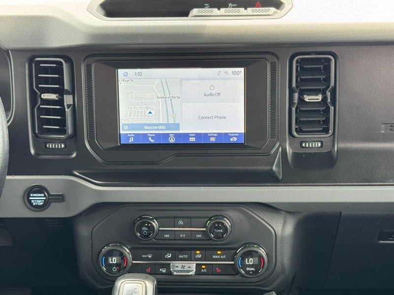 Ford Bronco Vehicle Full-screen Gallery Image 13