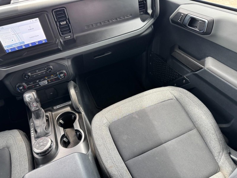 Ford Bronco Vehicle Full-screen Gallery Image 15