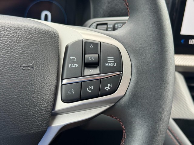 Ford Explorer Vehicle Image 12