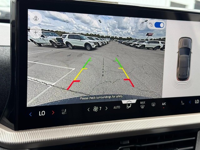 Ford Explorer Vehicle Image 16