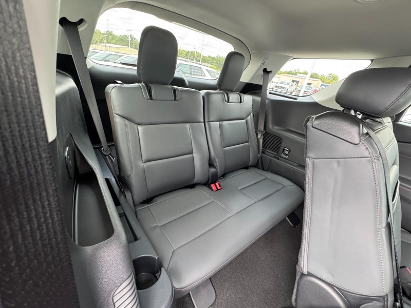 Ford Explorer Vehicle Full-screen Gallery Image 6