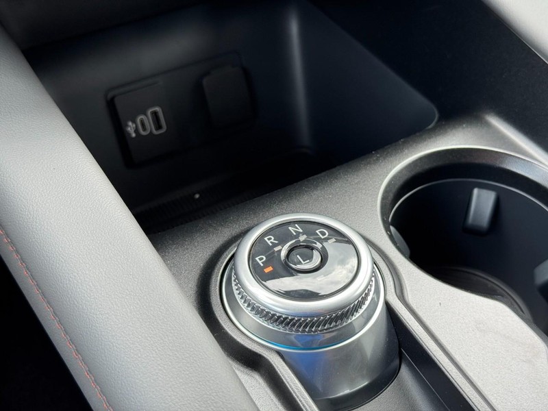 Ford Explorer Vehicle Full-screen Gallery Image 13