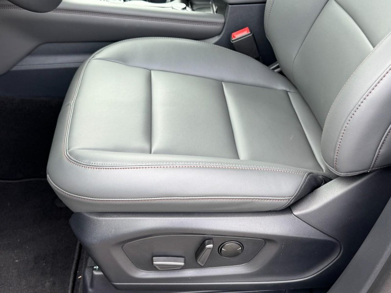 Ford Explorer Vehicle Full-screen Gallery Image 17
