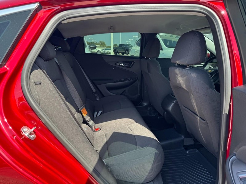 Chevrolet Malibu Vehicle Full-screen Gallery Image 10