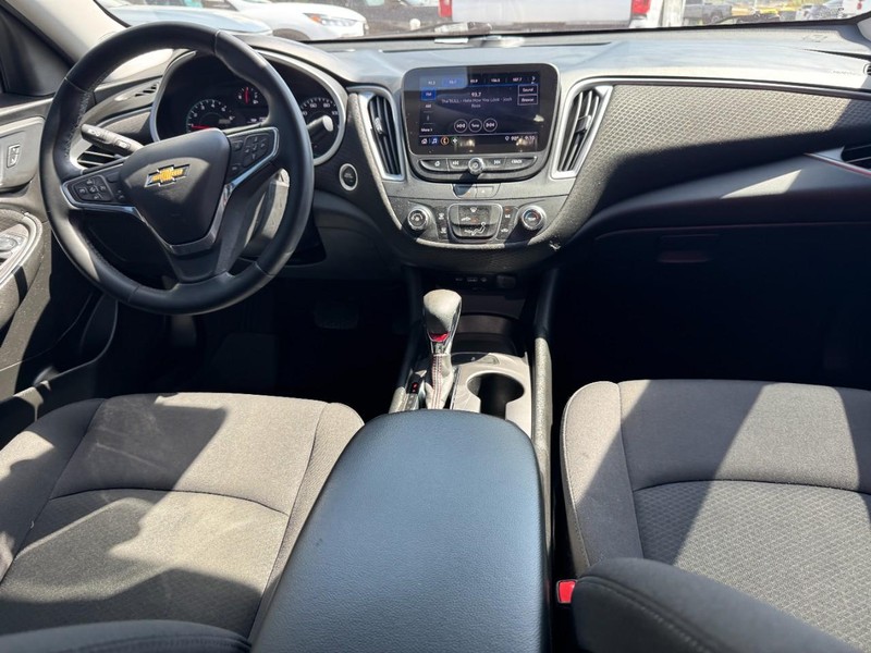 Chevrolet Malibu Vehicle Full-screen Gallery Image 11