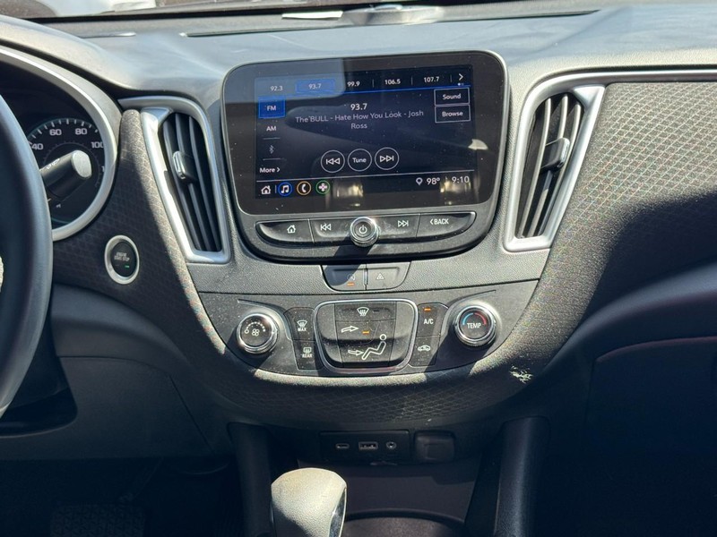 Chevrolet Malibu Vehicle Full-screen Gallery Image 13