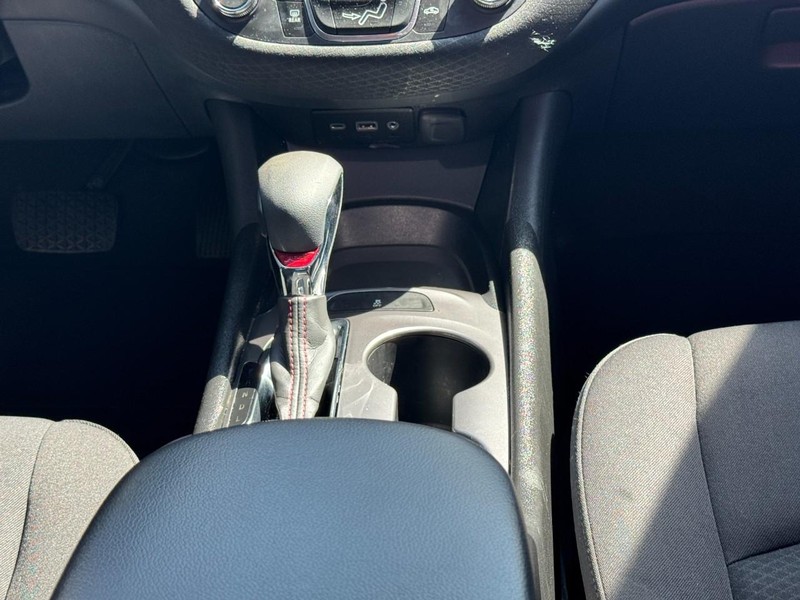 Chevrolet Malibu Vehicle Full-screen Gallery Image 14
