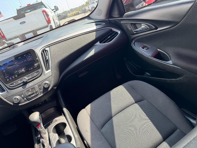 Chevrolet Malibu Vehicle Full-screen Gallery Image 15