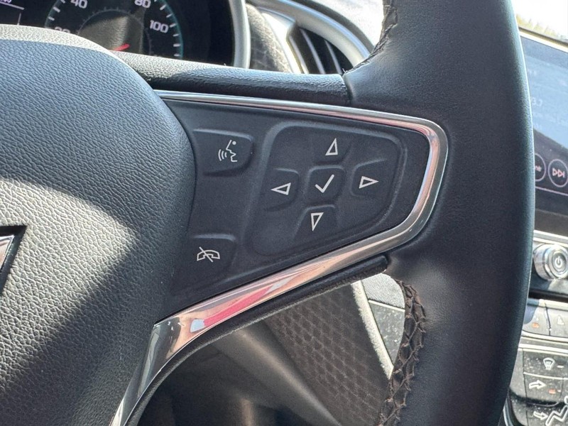 Chevrolet Malibu Vehicle Full-screen Gallery Image 17