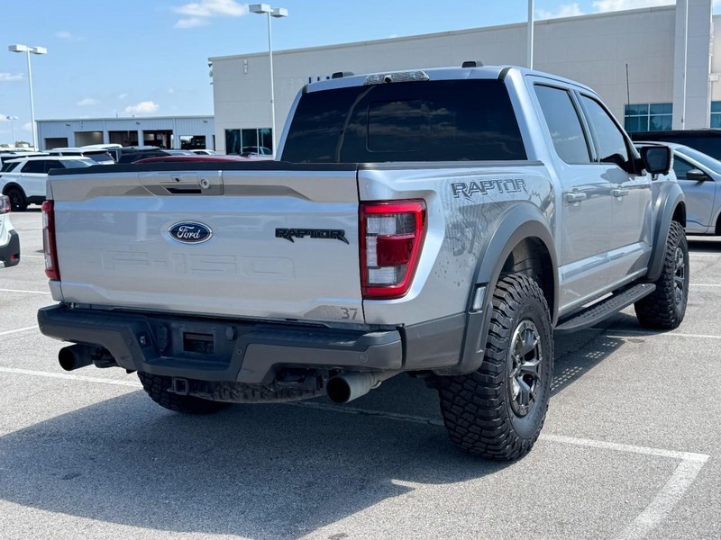 Ford F-150 Vehicle Full-screen Gallery Image 3