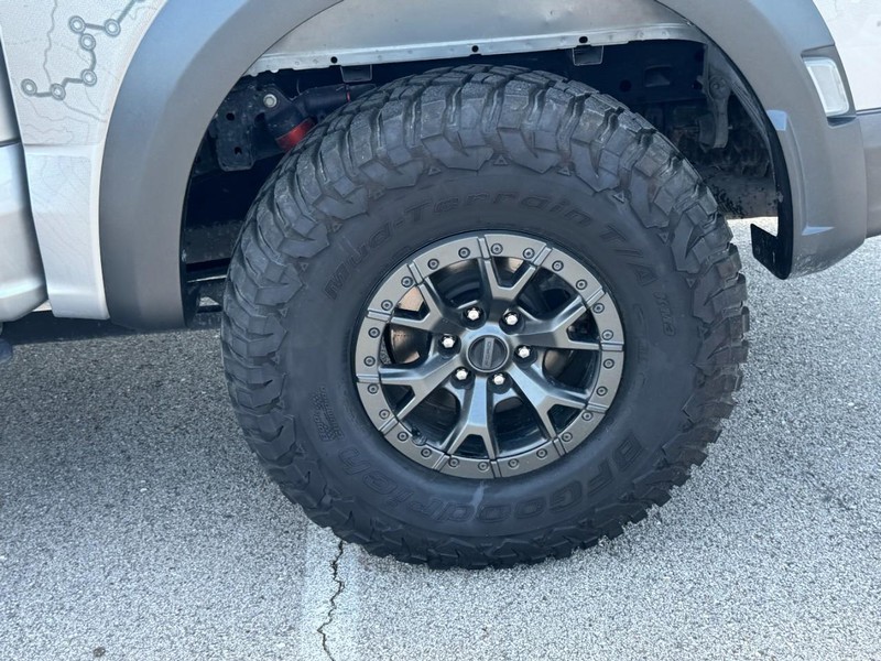 Ford F-150 Vehicle Full-screen Gallery Image 7
