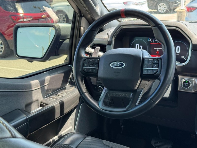 Ford F-150 Vehicle Full-screen Gallery Image 12