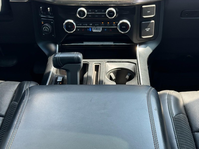 Ford F-150 Vehicle Full-screen Gallery Image 14