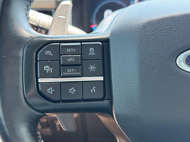 Ford F-150 Vehicle Full-screen Gallery Image 17