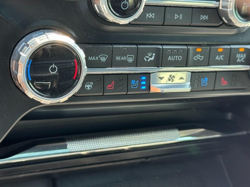 Ford F-150 Vehicle Full-screen Gallery Image 20