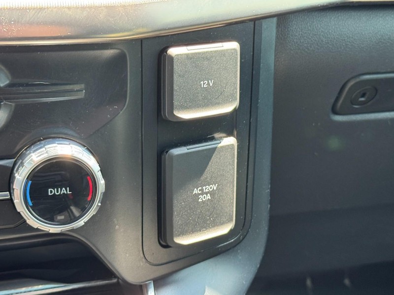 Ford F-150 Vehicle Full-screen Gallery Image 21