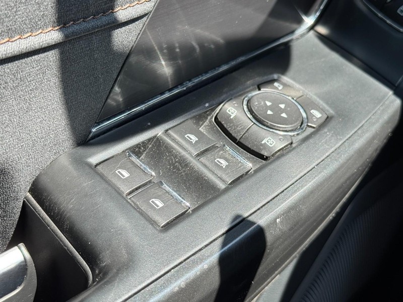 Ford F-150 Vehicle Full-screen Gallery Image 24
