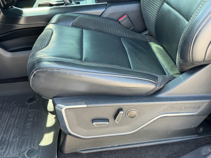 Ford F-150 Vehicle Full-screen Gallery Image 25