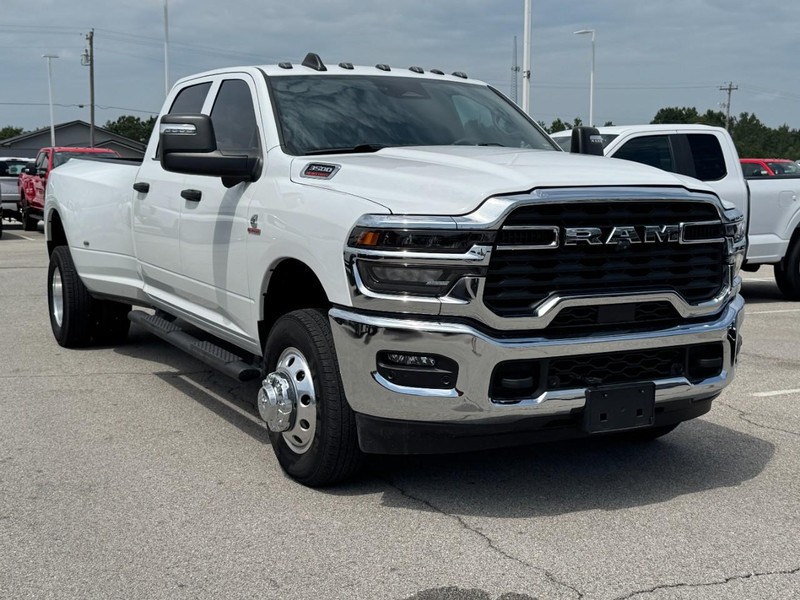 Ram 3500 Vehicle Full-screen Gallery Image 2