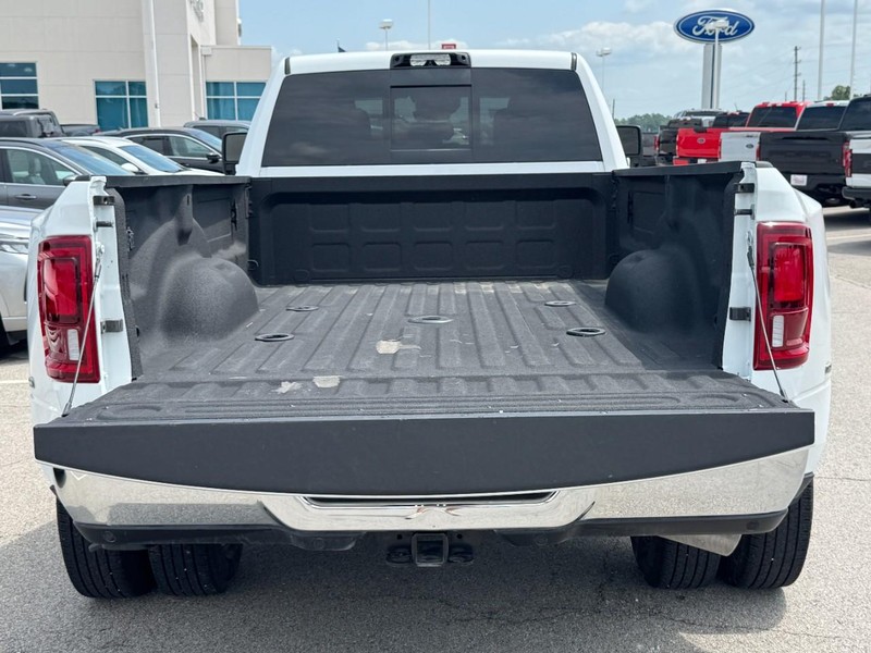 Ram 3500 Vehicle Full-screen Gallery Image 5