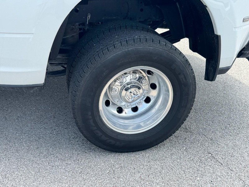 Ram 3500 Vehicle Full-screen Gallery Image 7
