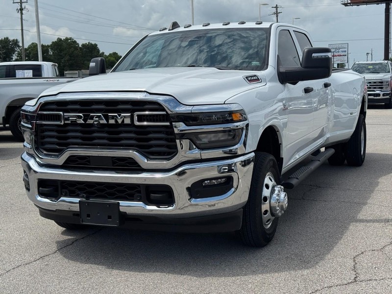 Ram 3500 Vehicle Full-screen Gallery Image 8